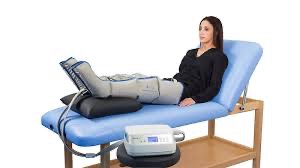 Jambes lourdes, rétention d'eau : pourquoi ça arrive et comment s'en débarrasser vraiment